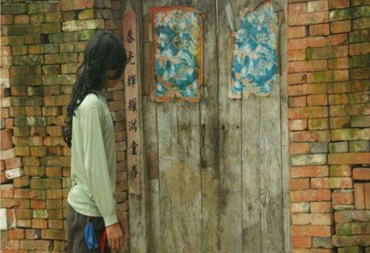 中国第一懒人杨锁23岁懒死在家中,河南第一懒人杨锁图片