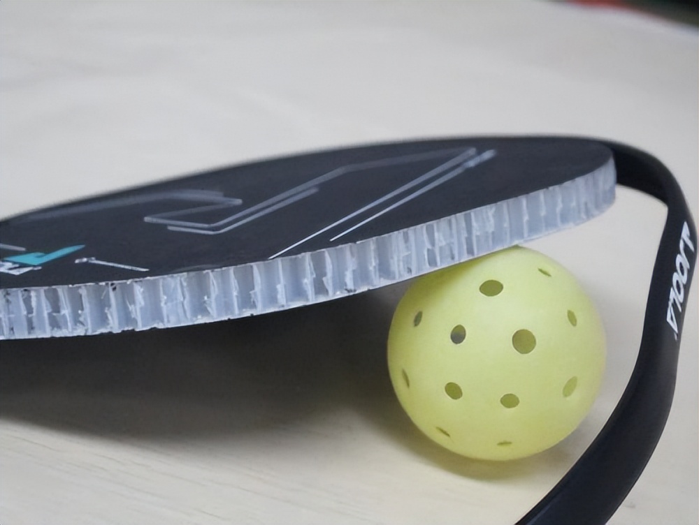 匹克运动球拍有什么优势,匹克羽毛球拍全碳纤维26磅