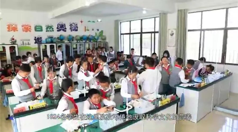 青春二小盛世腾飞金平苗族瑶族傣族自治县第二小学二十周年校庆