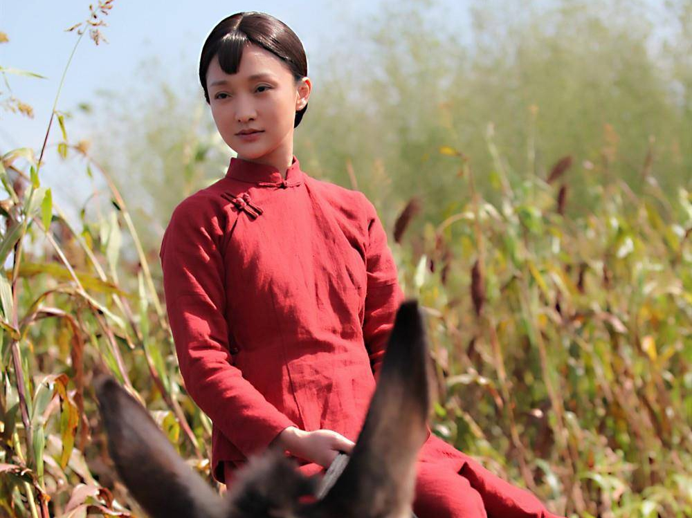 红高粱九儿和余占鳌高粱地告别,红高粱九儿愿意和余占鳌打鬼子