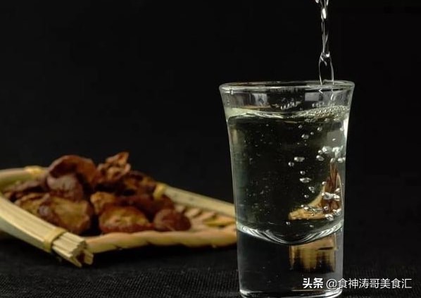 推荐几款性价比高的白酒过年送礼,啥样的白酒好喝还不贵过年送礼