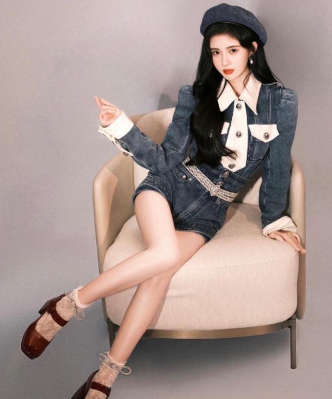 鞠婧祎牛仔裤搭配图片,鞠婧祎穿牛仔裤配白色衣服夏天