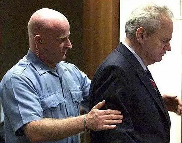 米洛舍维奇为什么下台,米洛舍维奇死因真相