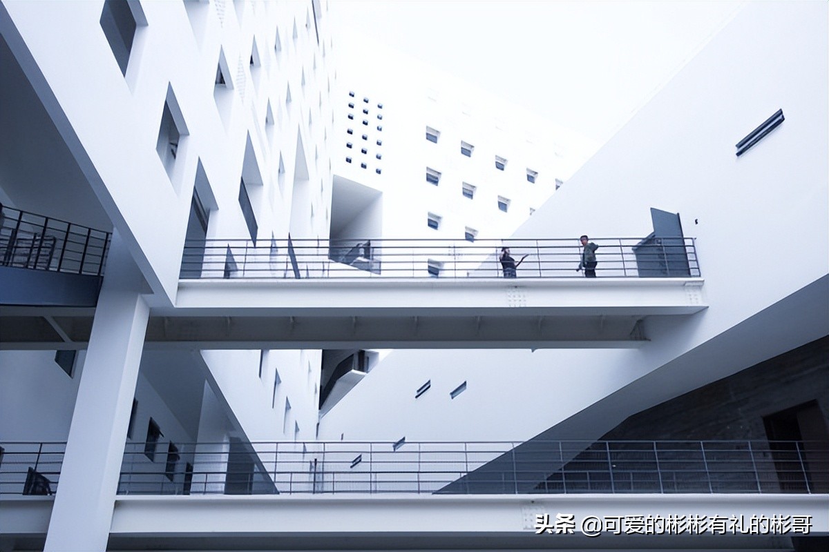 双非院校之首，“壕”气十足的深圳大学