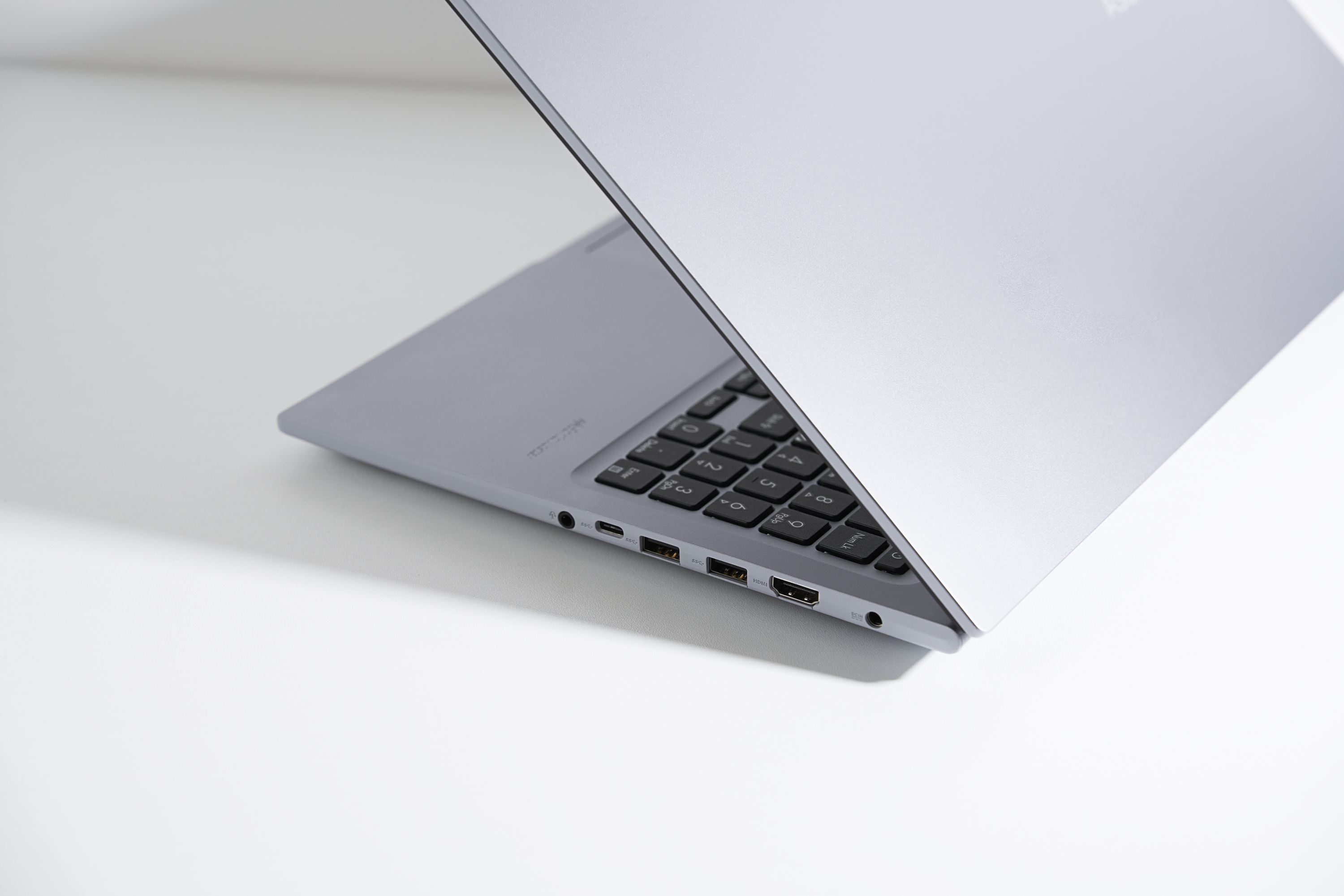 华硕无畏15pro2021款怎么样,轻薄本推荐华硕无畏15