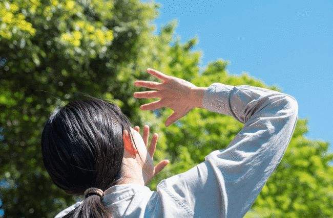 一出生就是营养不良导致头发发黄,头发偏黄就是营养不良吗