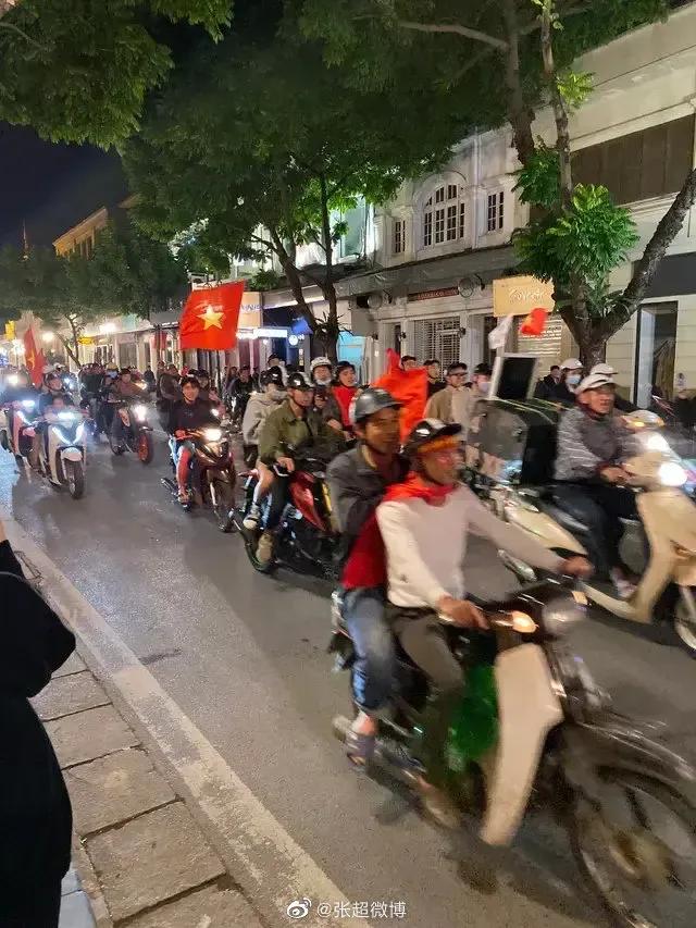 点评国足失利的演讲,点评男足输的视频