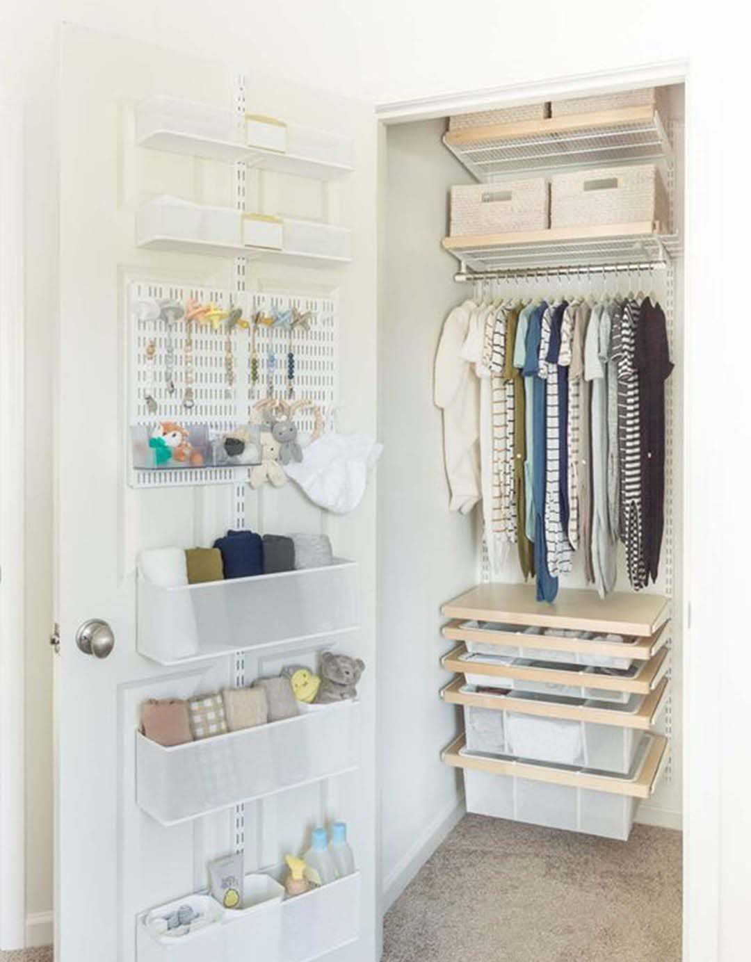 卧室门到天花板还打柜子不,小卧室装修墙面上打隔板放东西