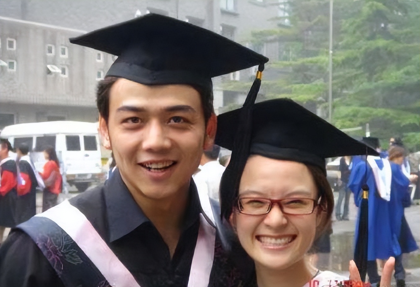 杨烁终于活成你想要的样子,杨烁从年轻到现在颜值变化