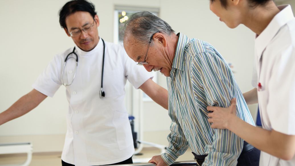 强直性脊柱炎健康科普,强直性脊柱炎用中医好还是西医好