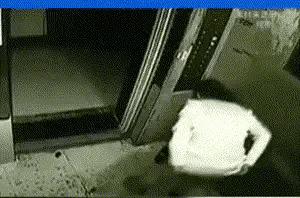 保时捷女子电梯视频,保时捷女子电梯