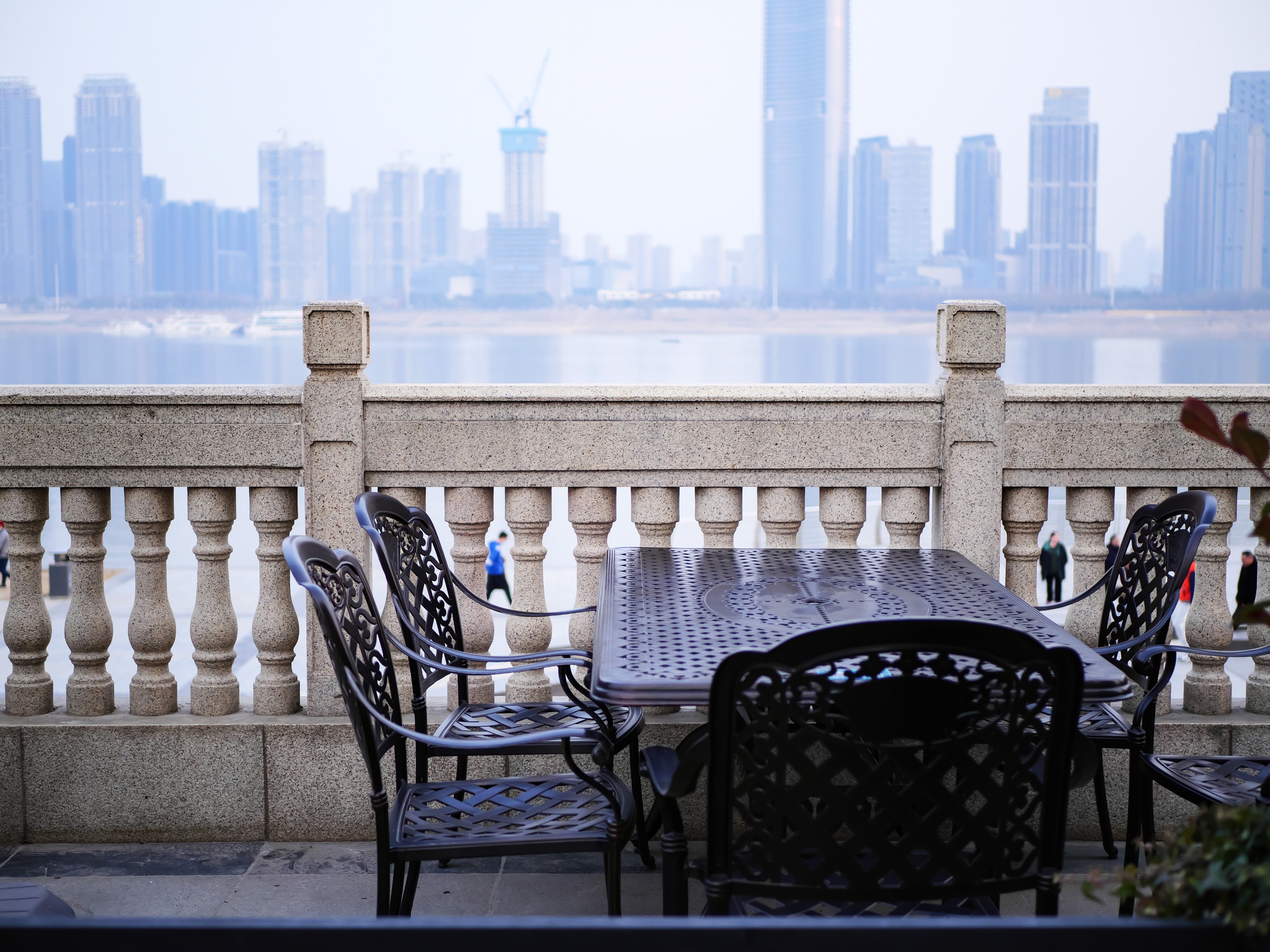 四年以后大学生毕业工作更难找,大学生毕业后找无门槛的工作