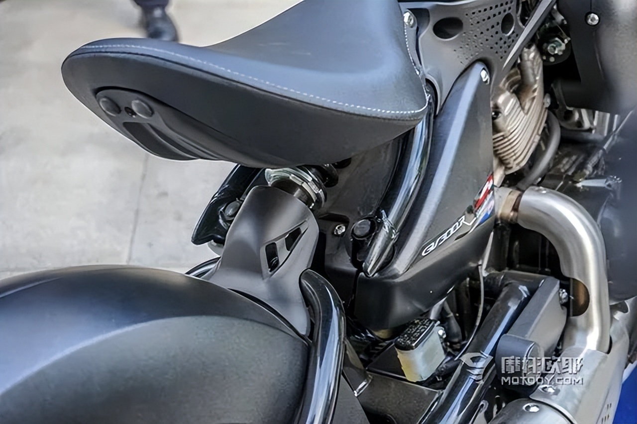 骁胜驯风300单座,骁胜驯风300座高