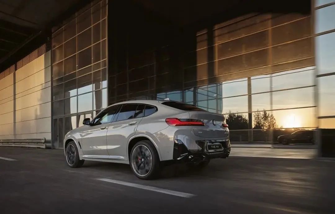 bmwx42022黑武士,bmwx4宝石青