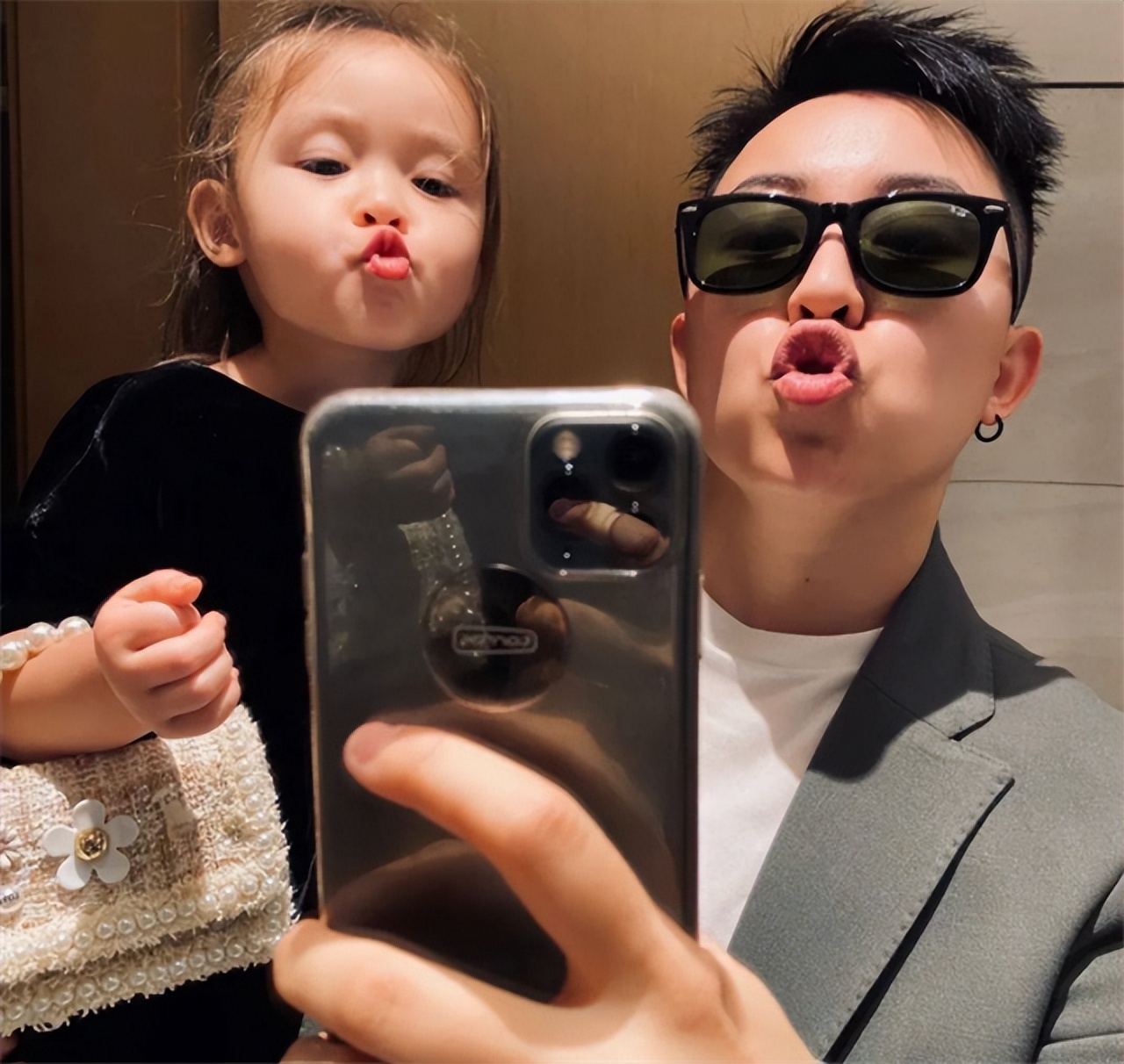 女子花50万生混血宝宝,女子花50万生混血孩子