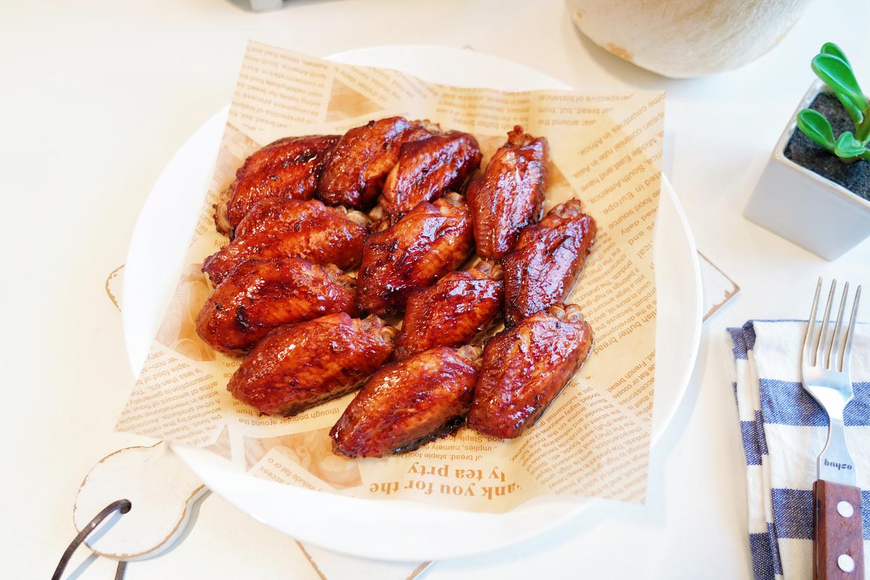 喜欢吃奥尔良烤翅在家就可以做，秘制配方好吃到吮指，价格也便宜
