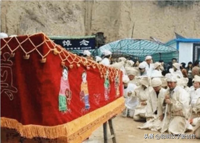 75岁老汉查出癌症,回家喝酒吃肉,自己料理后事潇洒走完最后一程