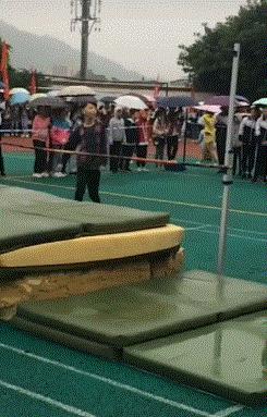 女孩去纹身结果喜欢上了纹身师,陪老婆去纹身