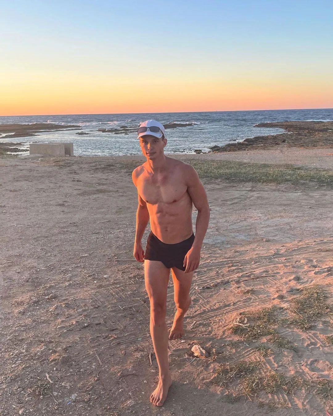 德国时尚男模特雅各布·约克斯特出镜EMPORIOARMANI*裤内**广告