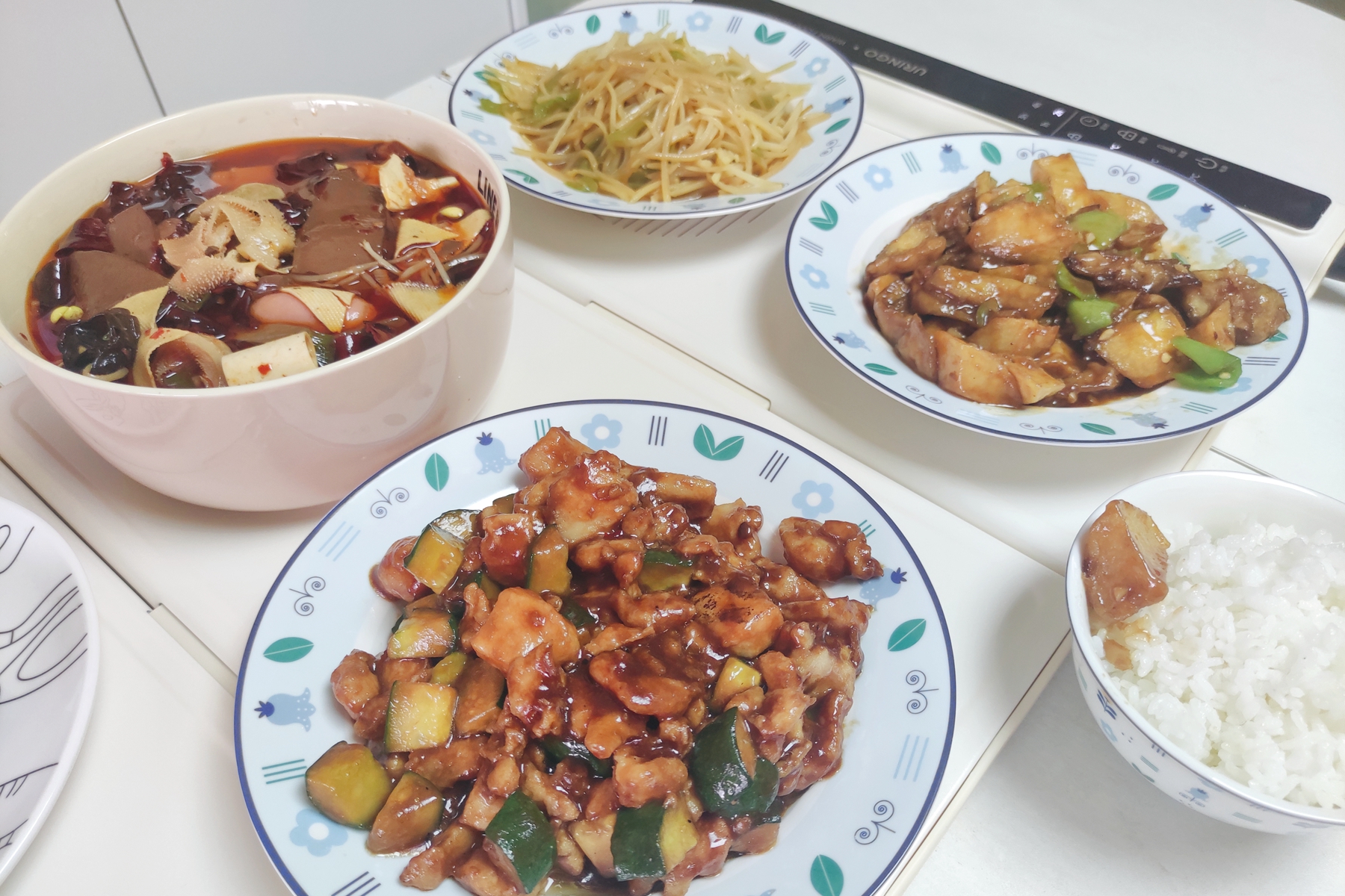 冬天想要吃热的就买这款暖菜板,暖菜板有了它再也不用吃凉饭菜了