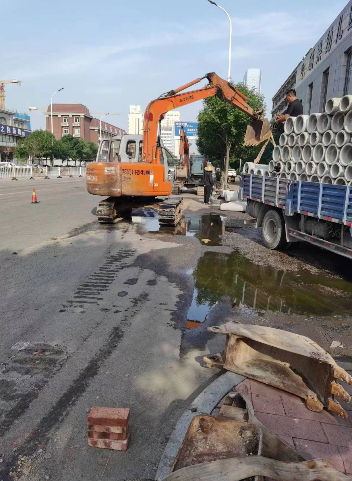 我为群众办实事排查河道疏通情况,我为群众办实事之消除路面隐患