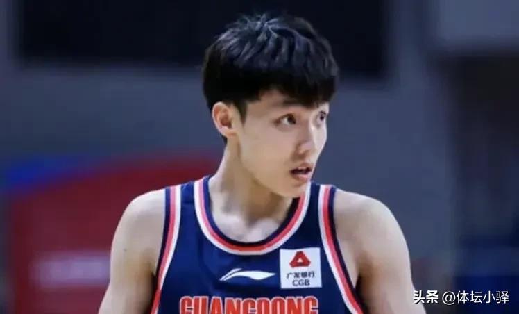 杜锋这次打伊朗胡明轩还能首发吗,中国男篮胜伊朗队胡明轩上场时间