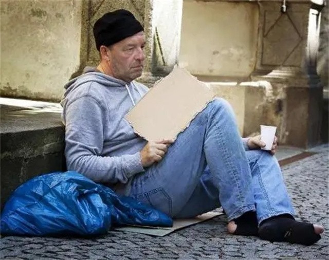 白人乞丐泰国,在泰国的欧美白人乞丐