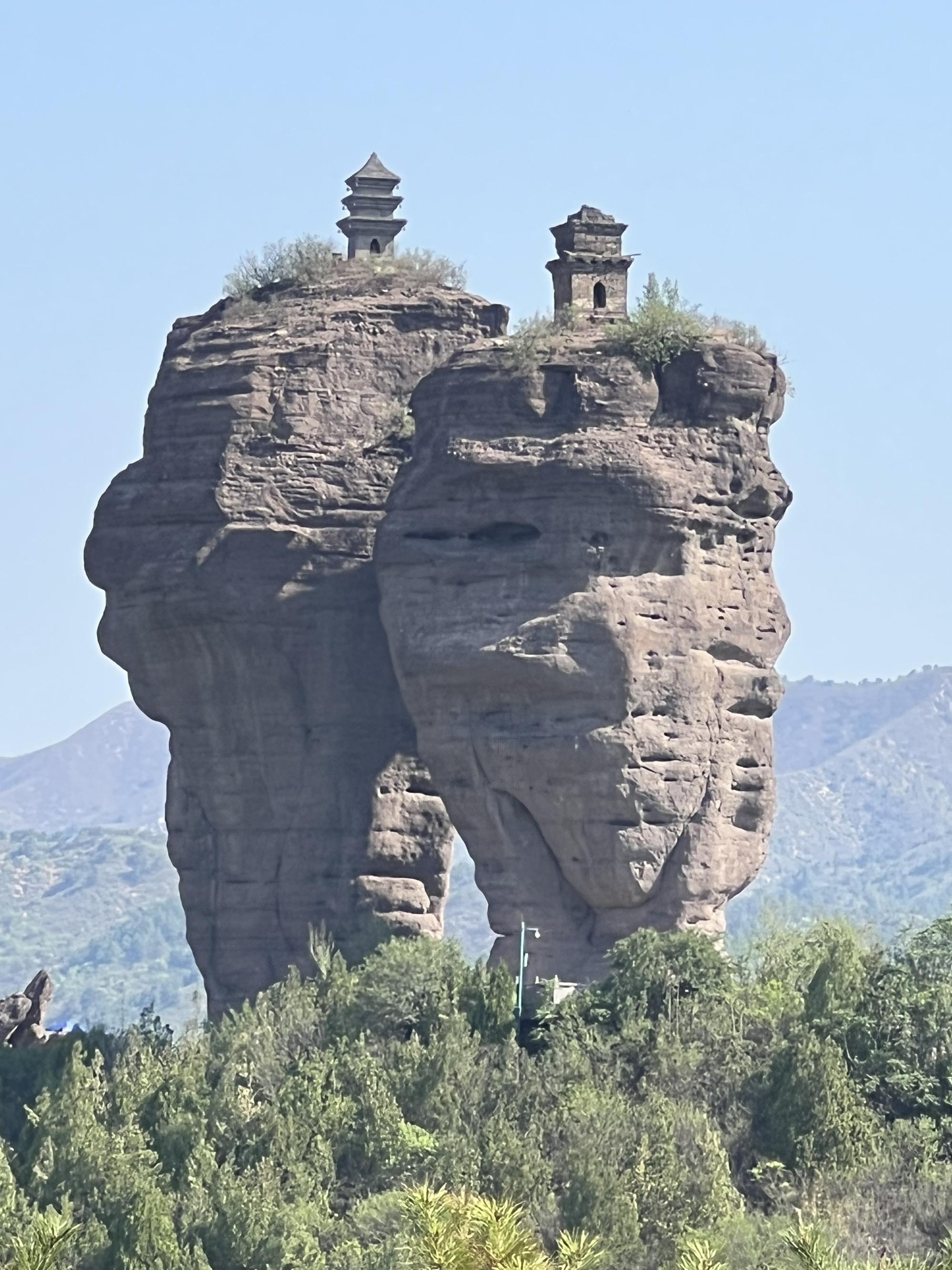 走近承德双塔山作者/李友珍