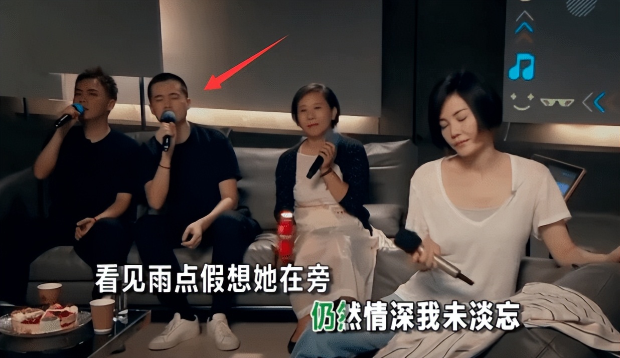 王菲谢霆锋最新状态,王菲谢霆锋机场后续