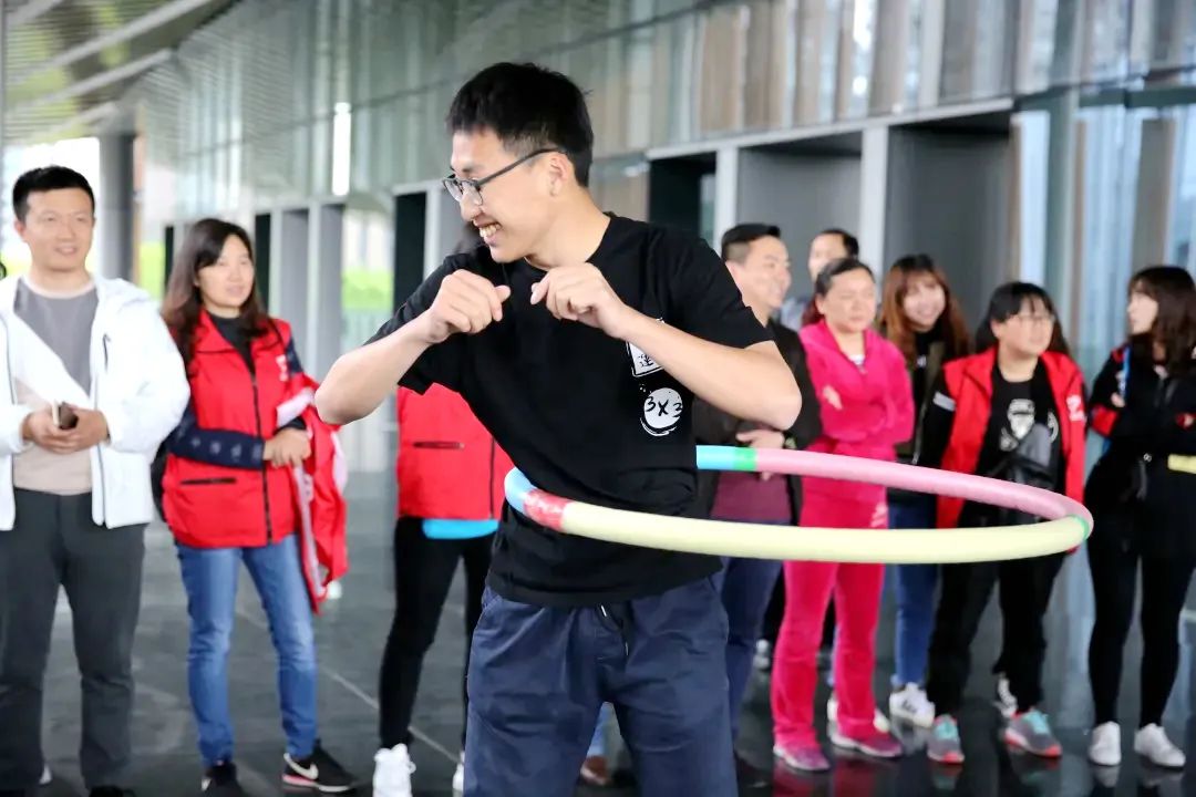 钱兔似锦大展鸿兔礼品盒,钱兔似锦大展宏兔的意思