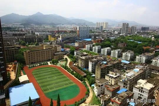 在陶瓷界景德镇陶瓷大学的地位,景德镇陶瓷学院和陶瓷大学的区别