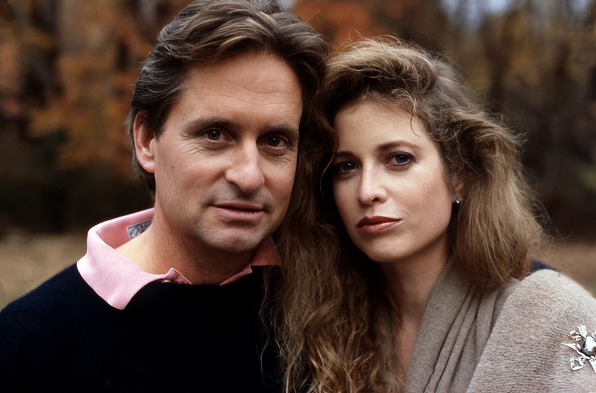 泽塔琼斯：和大25岁老公像同龄人，女儿没她漂亮，儿子遗传高颜值