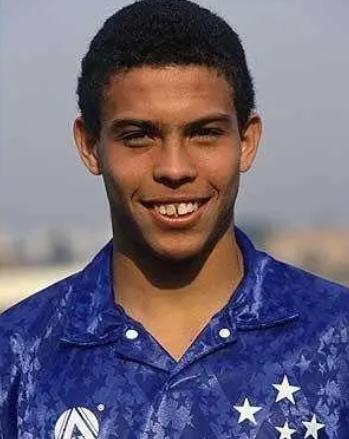 贫民窟里产凤凰，他们没有特供的海参，却成了顶级球星