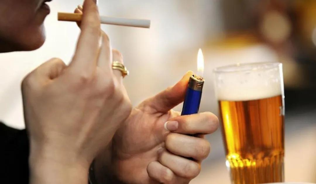 伤害胃的十种习惯,伤害胃粘膜的食物