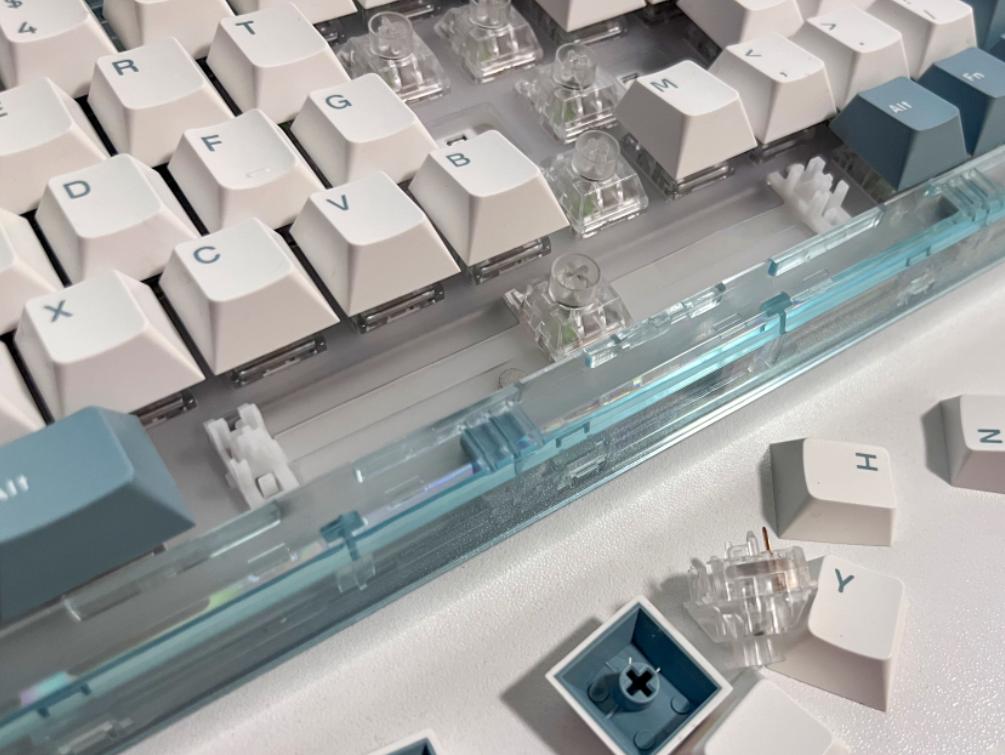 学生党键盘推荐,腹灵q75pro冰峰白开箱