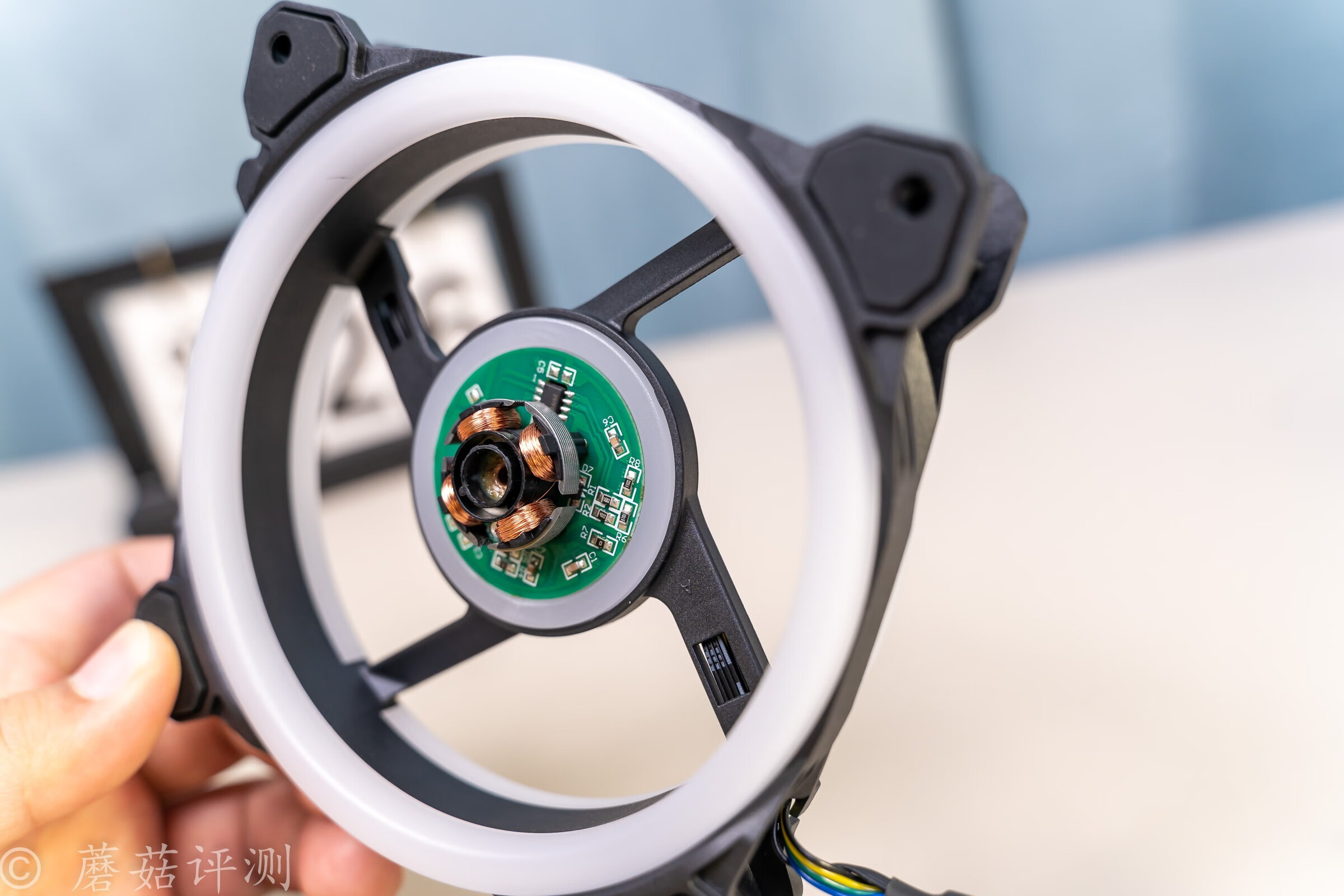 一正一反，轻松定义你需要的风扇风向，Tt耀影SWAFAN12机箱风扇