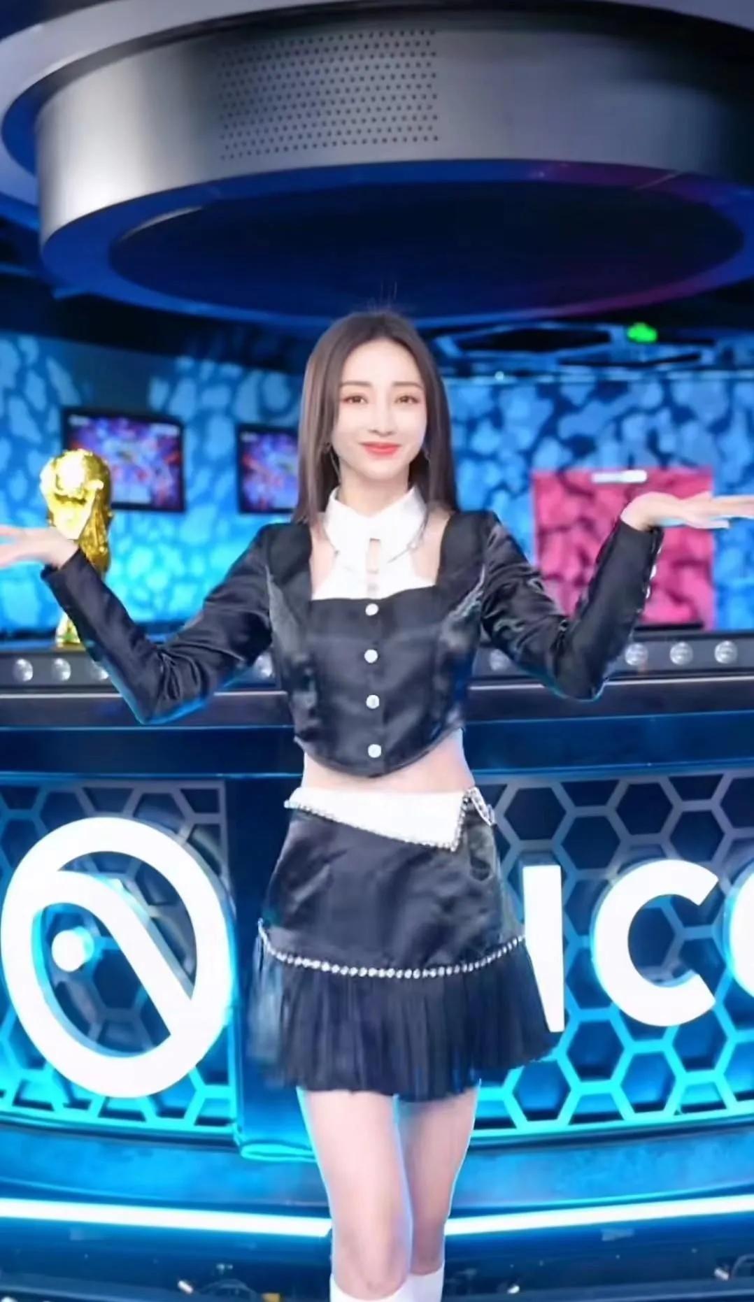 柳岩世界杯啦啦队热舞,世界杯柳岩狂跳加油舞