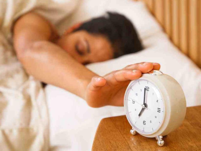 晚上睡觉嘴发干发渴是怎么回事,晚上嘴发干要喝水什么原因