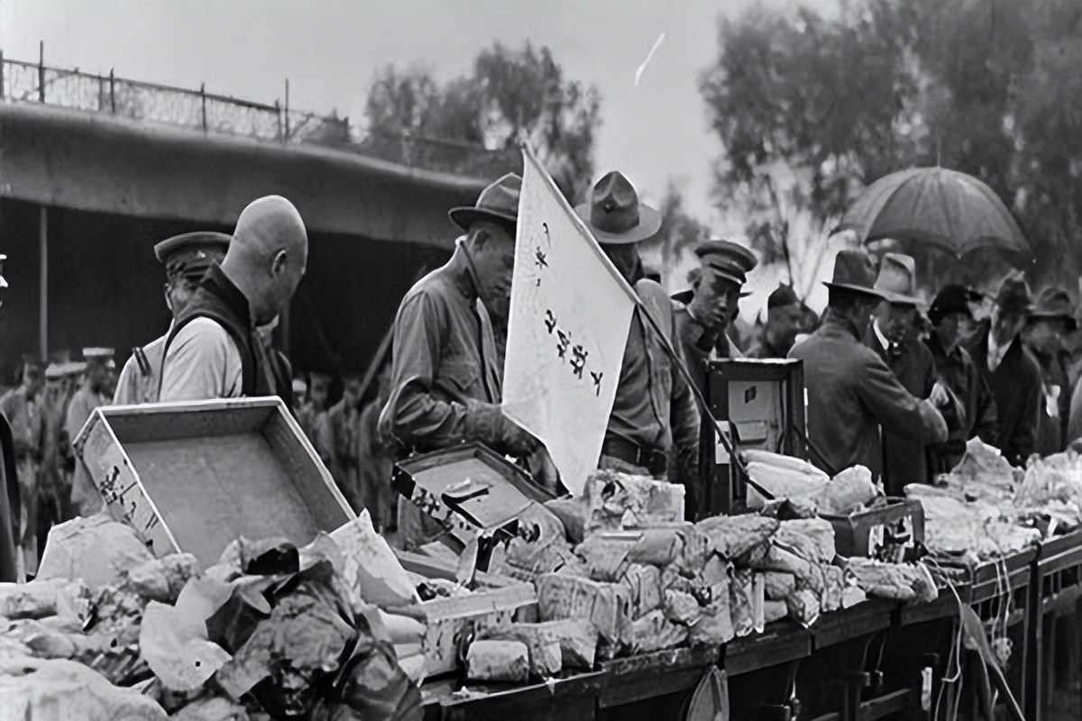 民国往事：*院妓**老板偷偷摸摸抽大烟，女大学生偷运烟土有绝招