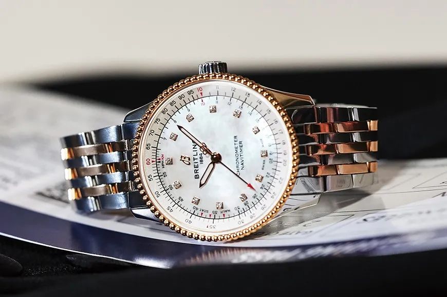 波司登羽绒服2024情侣新款,波司登兔年陈英杰联名款