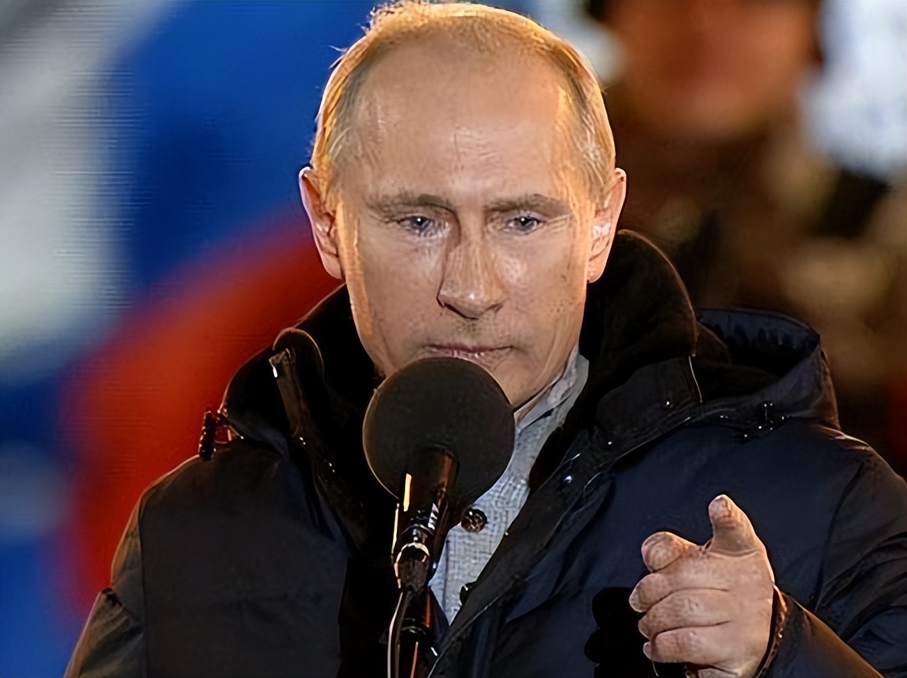 普京该向美国求和?早在70年前,彭德怀就说过向美国服软的后果