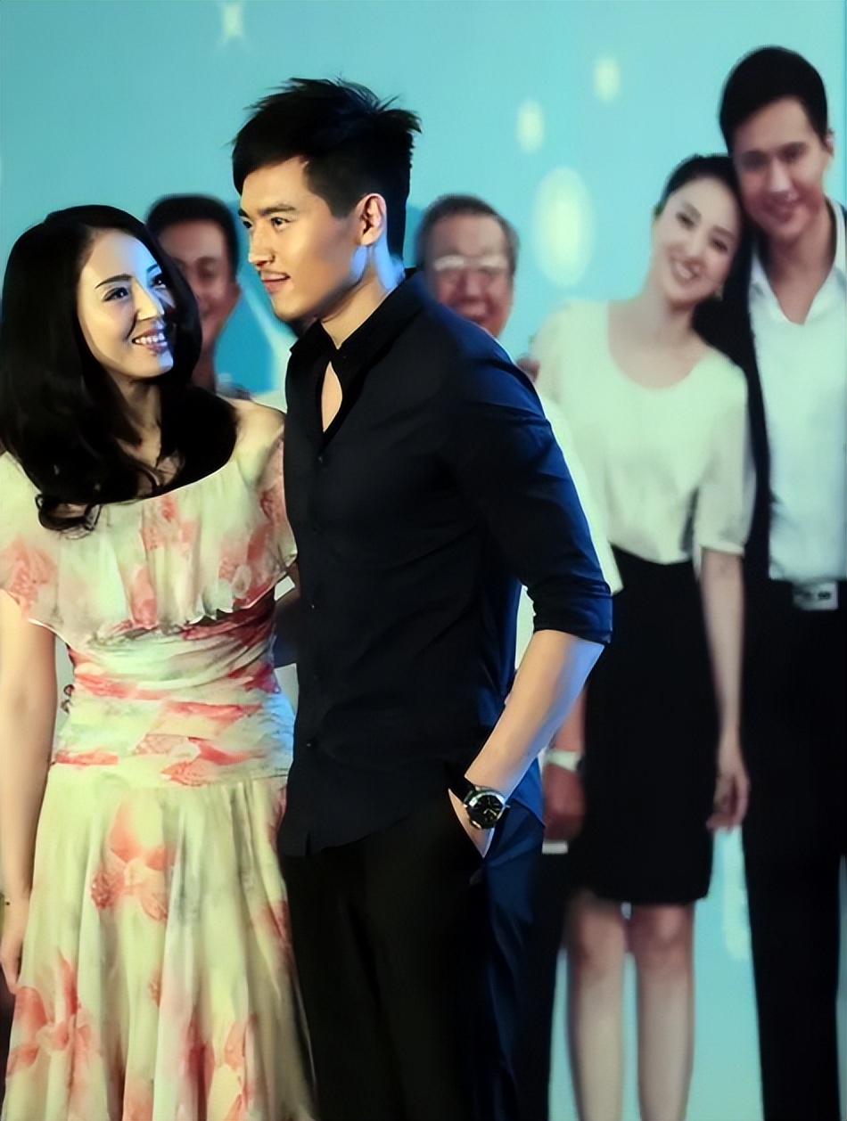 董璇高云翔离婚了没,董璇与高云翔离婚后现身活动