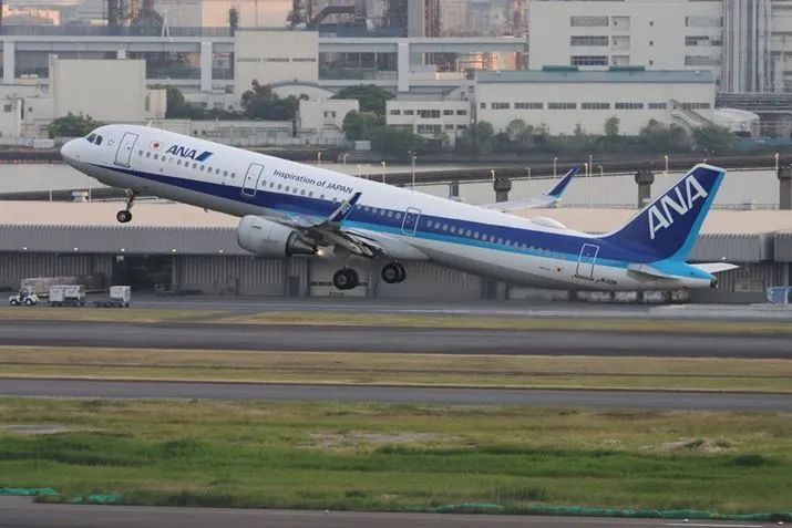 2023年佳能eosr7还值得买吗,性能最佳的半画幅相机