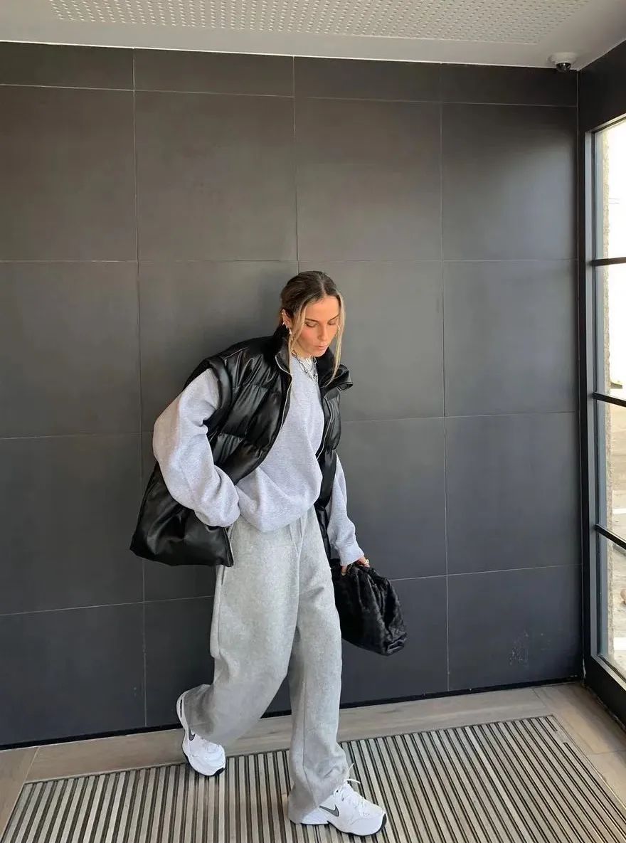 秋日马甲穿搭的n种,春天咖色格子针织马甲怎么搭配