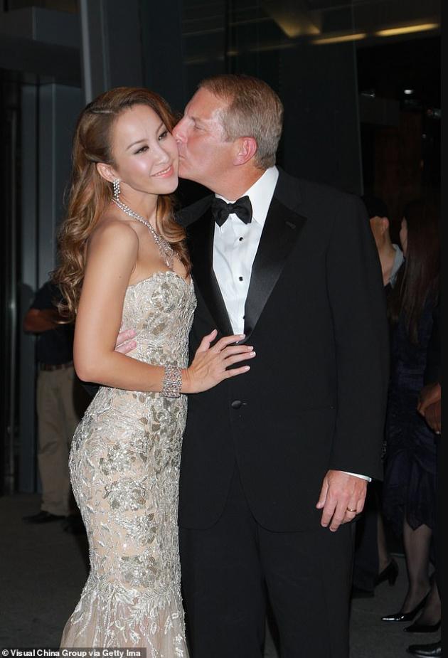 李玟老公发文送别挚爱,李玟老公最新报道