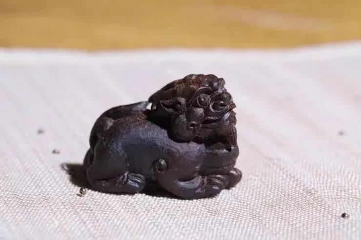 佩戴沉香饰品对人体有什么好处,佩戴沉水沉香和普通沉香哪个好