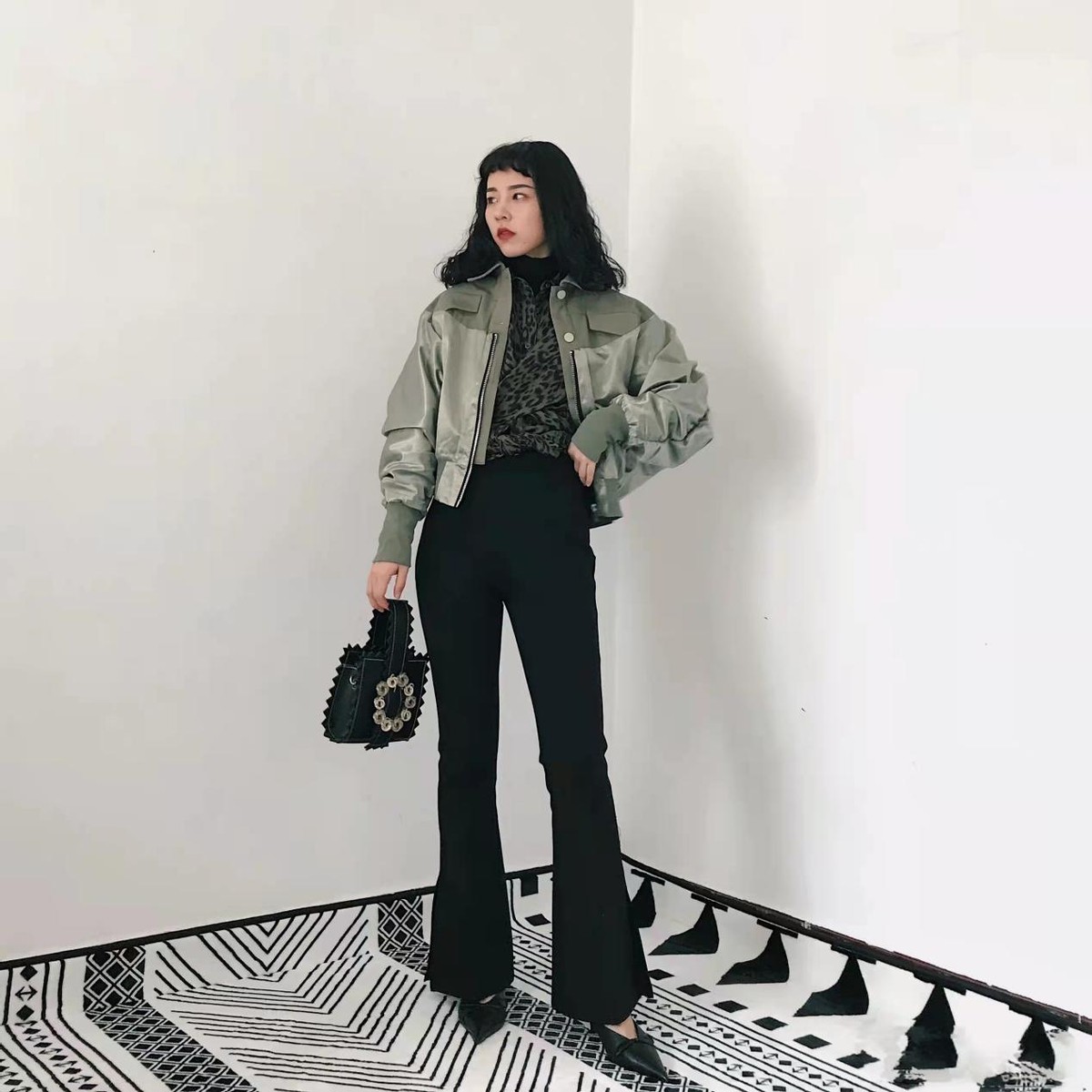 春季飞行服搭配什么裤子,比较火的飞行服款式