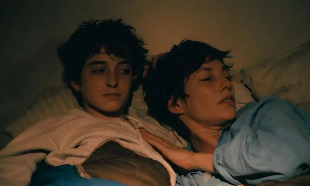 *片禁**、禁曲、禁忌恋，这饱受争议的顶级女星也走了