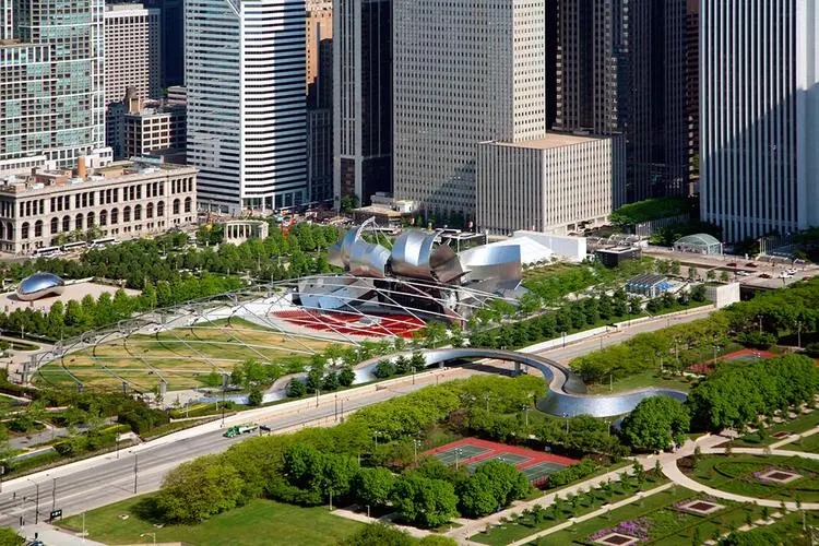 公共艺术在城市重建中的作用：芝加哥千禧公园案例研究