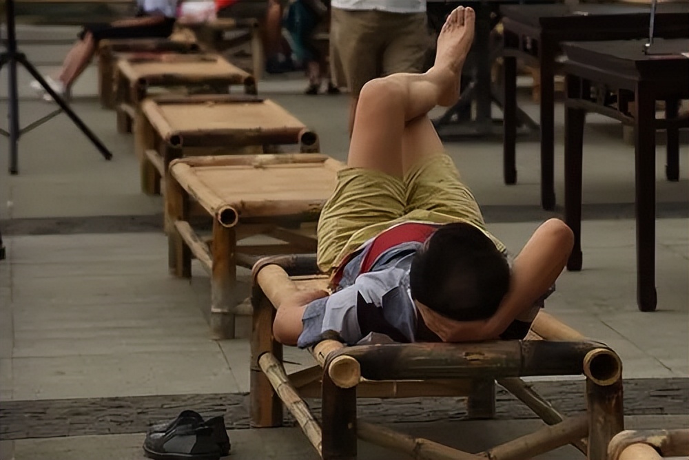 影星邓超曾在八一广场打地铺揭秘老南昌纳凉那些事儿